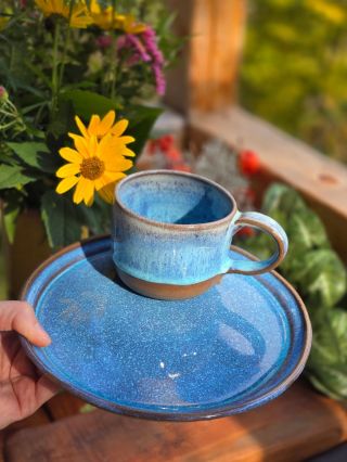 Tohle není jen hrnek a talíř. 💙To je tvoje víkendová výmluva zůstat déle v pyžamu 💙To je důvod, proč se snídaně protáhne...